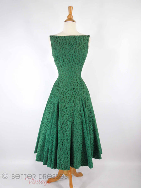 Robe en dentelle verte des années 50 avec jupe circulaire complète