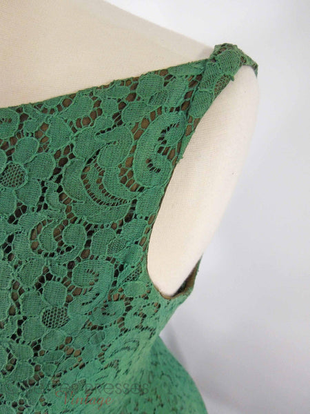 Robe en dentelle verte des années 50 avec jupe circulaire complète